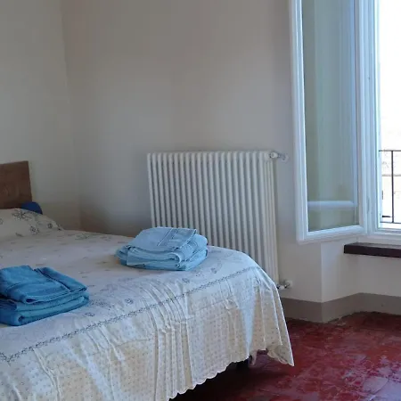 Rifugio Escursionistico Ex-scuola Grassi, Hostel Bubbio