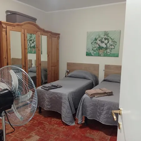 Rifugio Escursionistico Ex-scuola Grassi, بيت شباب *