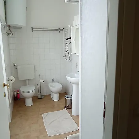 بيت شباب Rifugio Escursionistico Ex-scuola Grassi,