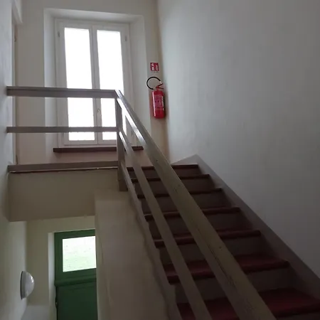 Rifugio Escursionistico Ex-scuola Grassi, Vandrarhem