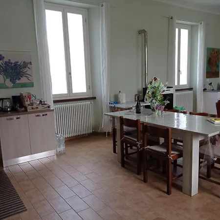 Rifugio Escursionistico Ex-scuola Grassi, بيت شباب *