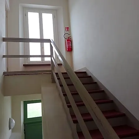 Rifugio Escursionistico Ex-scuola Grassi, Hostel
