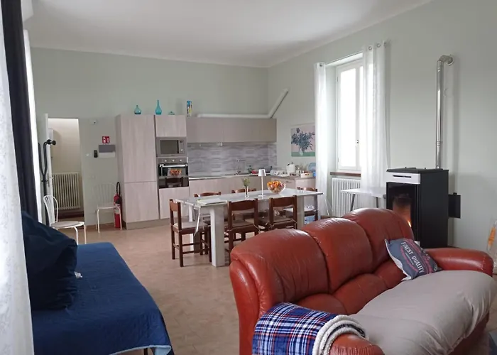 Rifugio Escursionistico Ex-scuola Grassi, Hostal