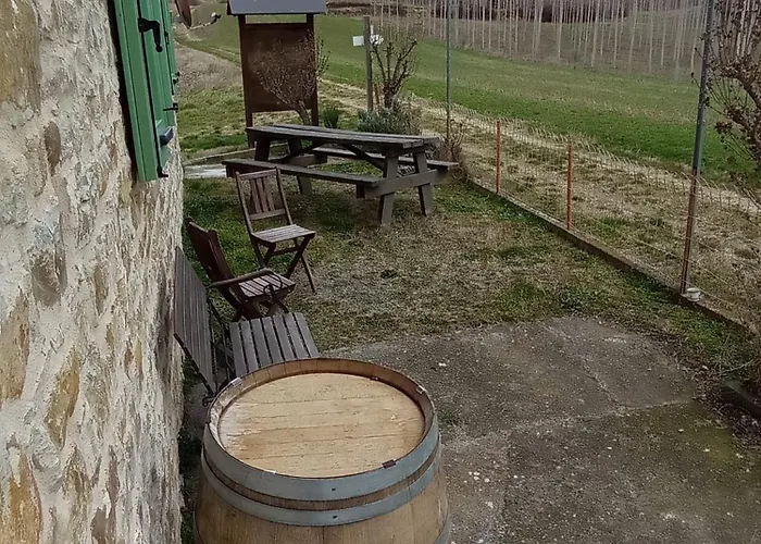 Rifugio Escursionistico Ex-scuola Grassi, Hostal Bubbio