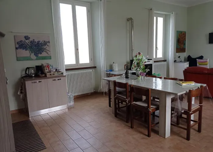 Rifugio Escursionistico Ex-scuola Grassi, Hostal *